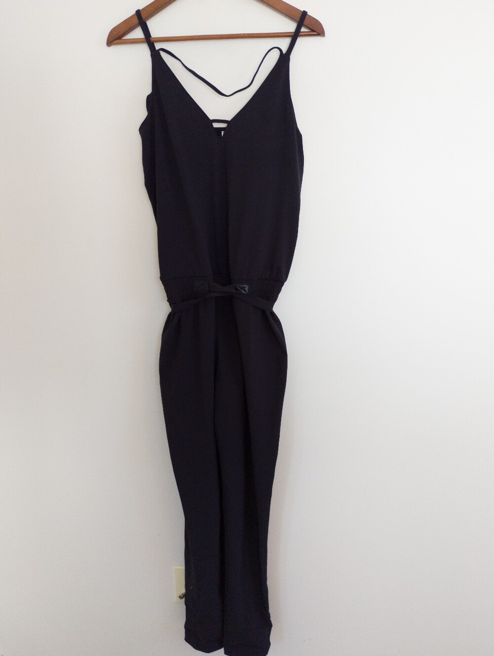 Fabletics Parker Jumpsuit Black Strappy V Neck Tie Waist Small - Picture 2 of 10